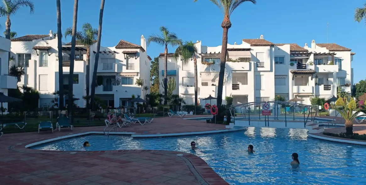 Sale of ground floor apartment in Estepona 36