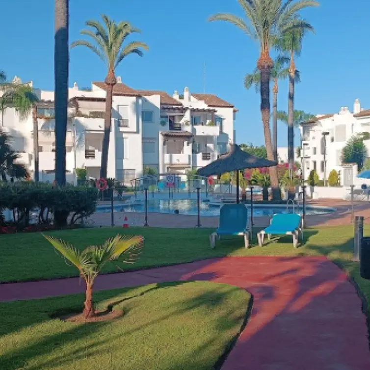 Продажа апартаментов на первом этаже в Estepona