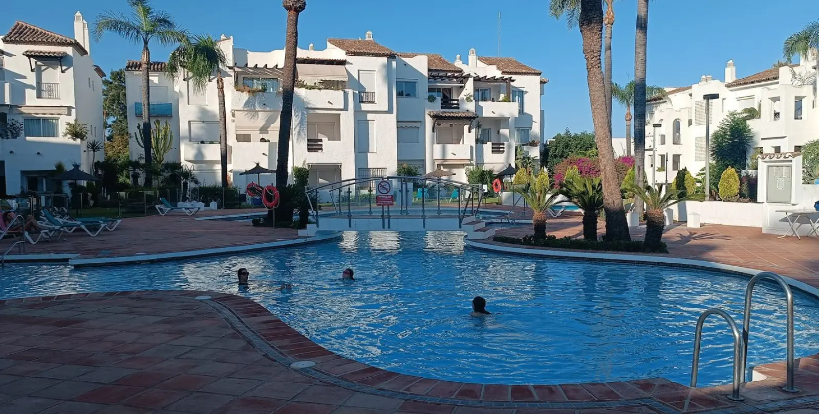 Продажа апартаментов на первом этаже в Estepona 2