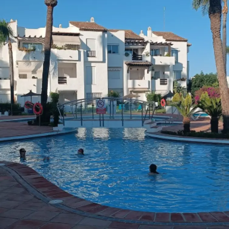 Продажа апартаментов на первом этаже в Estepona