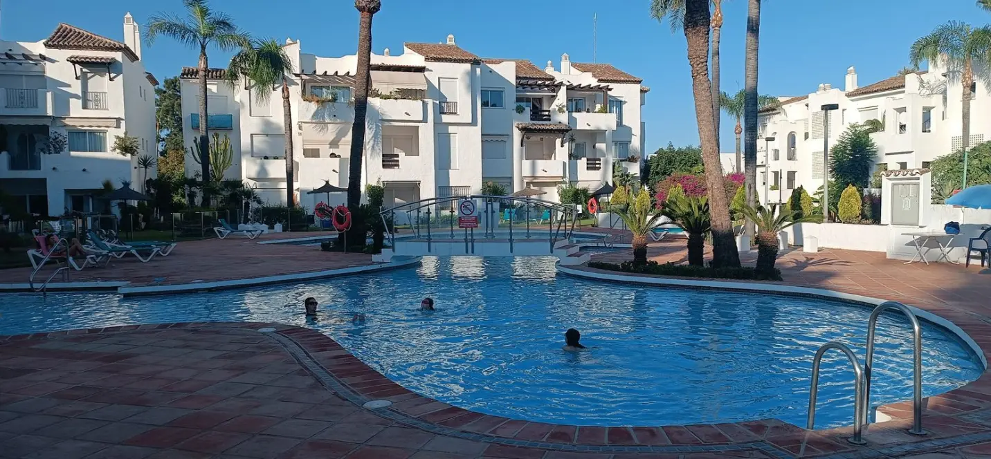 Продажа апартаментов на первом этаже в Estepona 1