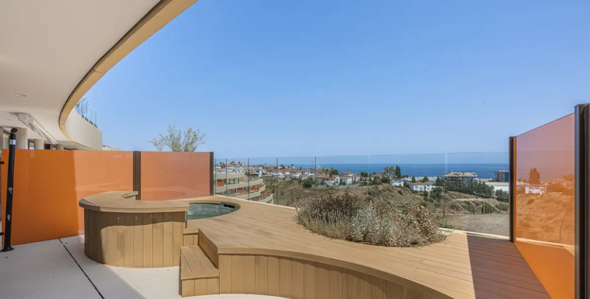 Sale of middle floor apartment in Fuengirola 1