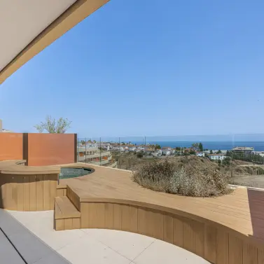 Sale of middle floor apartment in Fuengirola