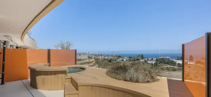 Sale of middle floor apartment in Fuengirola 0