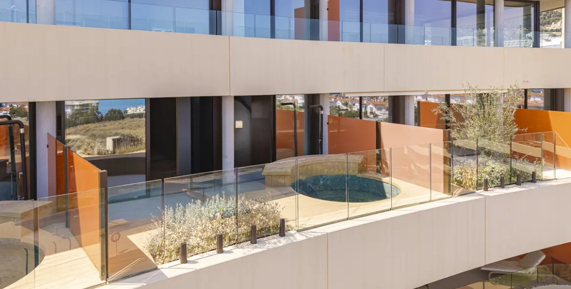 Sale of middle floor apartment in Fuengirola 2