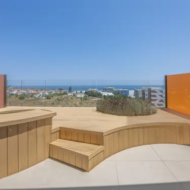 Sale of middle floor apartment in Fuengirola
