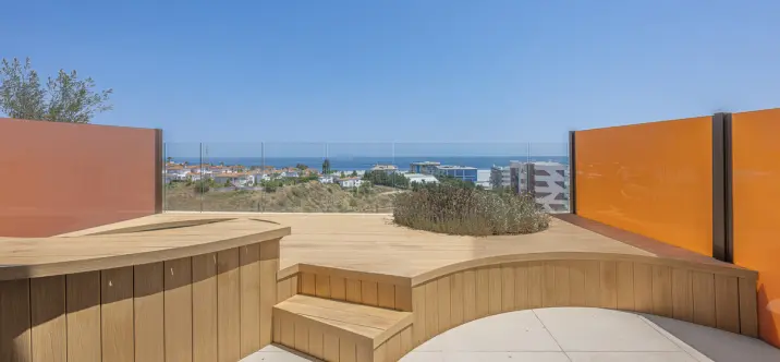 Sale of middle floor apartment in Fuengirola 2