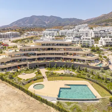 Sale of middle floor apartment in Fuengirola