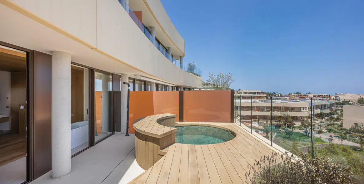 Sale of middle floor apartment in Fuengirola 9