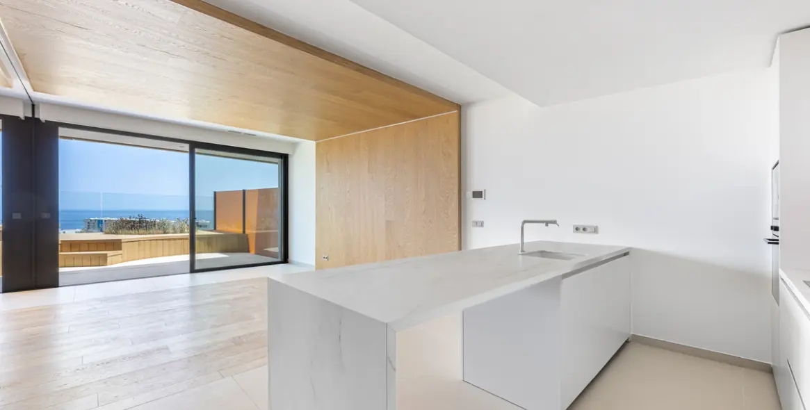 Sale of middle floor apartment in Fuengirola 12