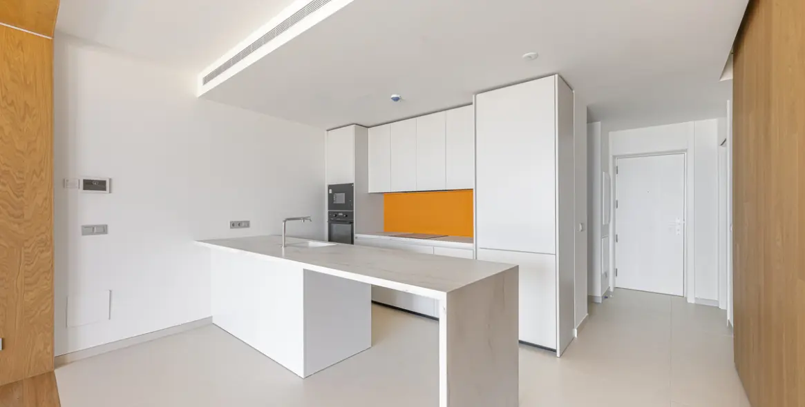 Sale of middle floor apartment in Fuengirola 15