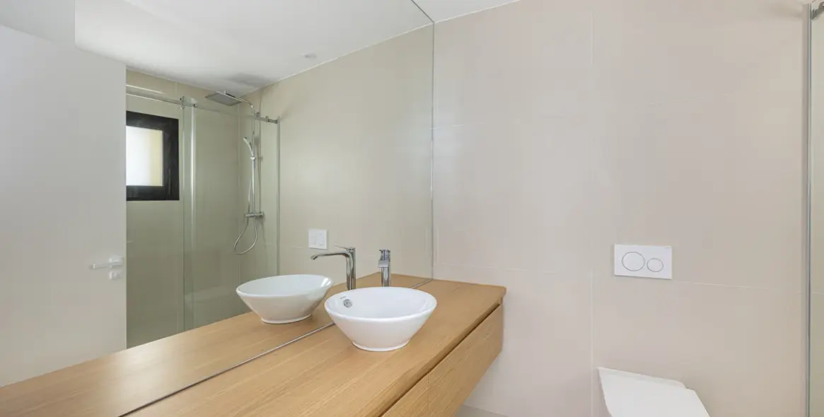 Sale of middle floor apartment in Fuengirola 32