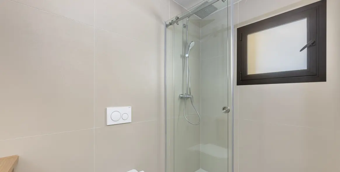 Sale of middle floor apartment in Fuengirola 34