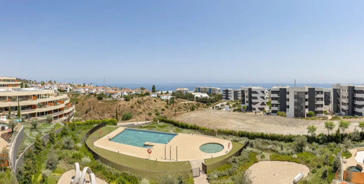 Sale of middle floor apartment in Fuengirola 40