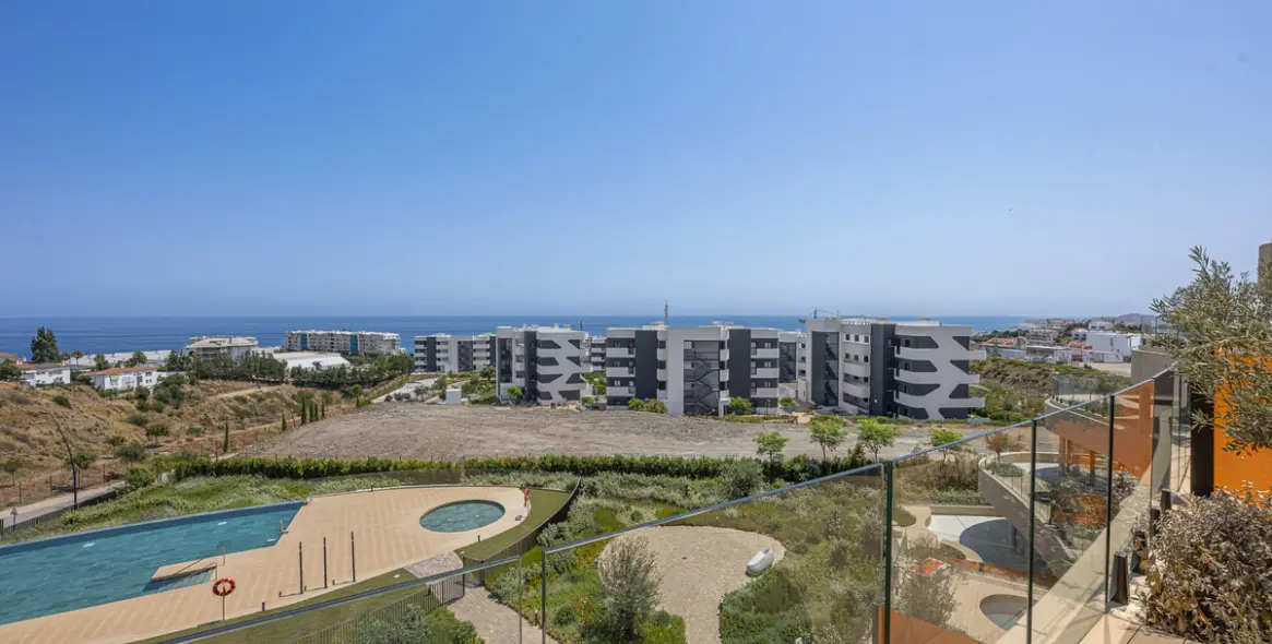 Sale of middle floor apartment in Fuengirola 41