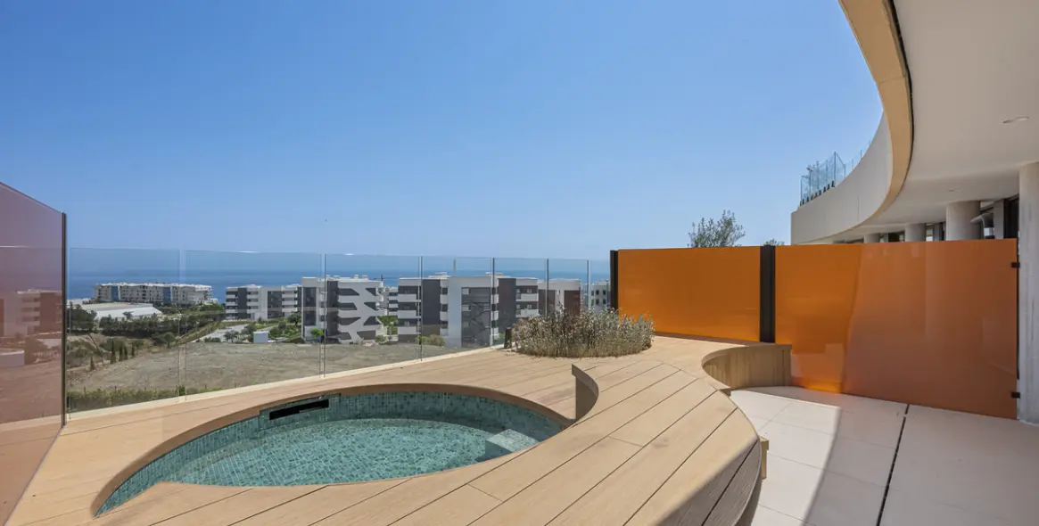Sale of middle floor apartment in Fuengirola 45