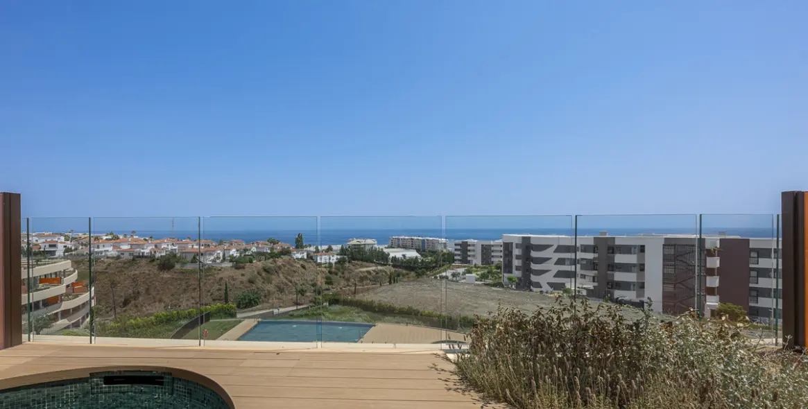Sale of middle floor apartment in Fuengirola 47