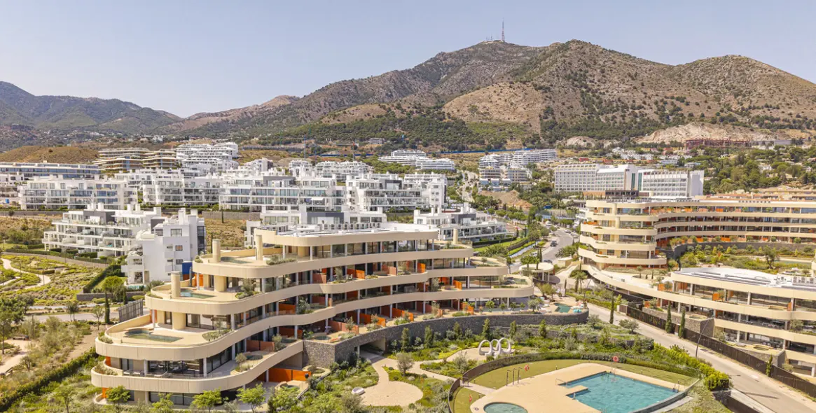 Sale of middle floor apartment in Fuengirola 49