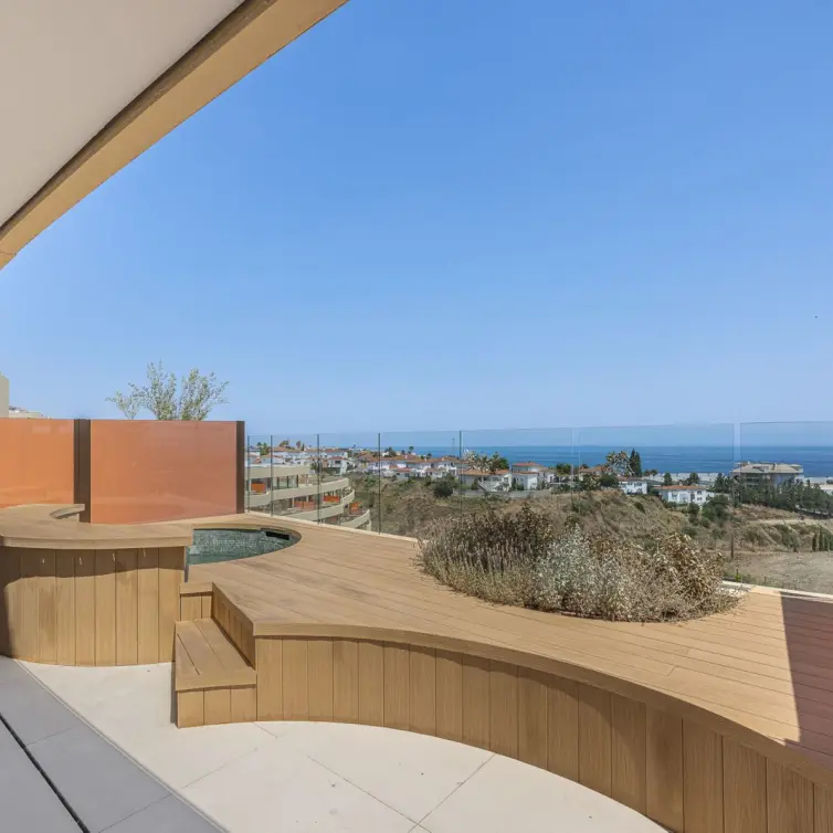 Sale of middle floor apartment in Fuengirola