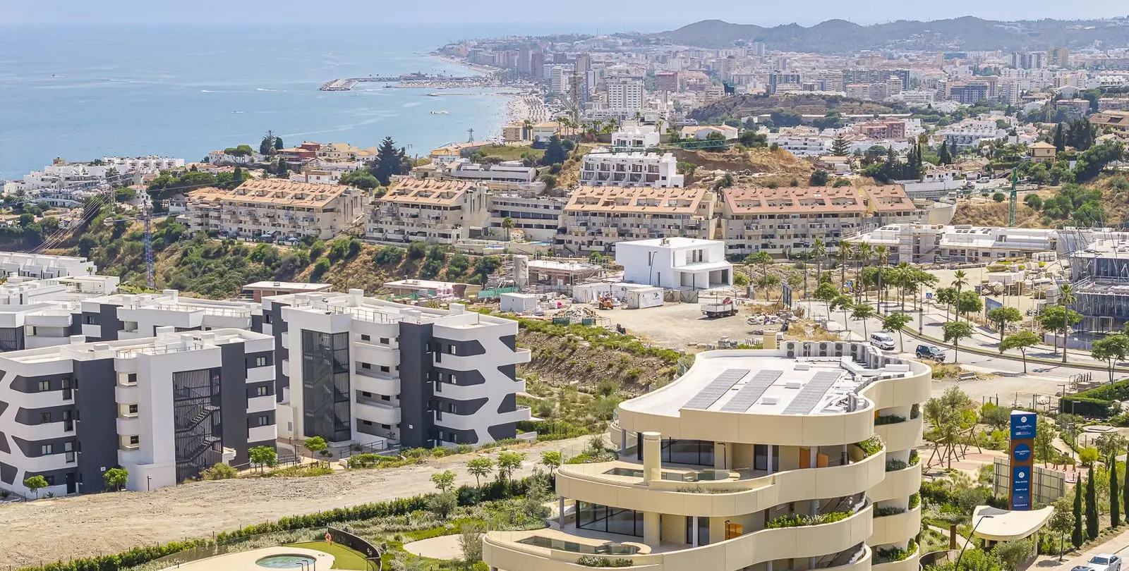 Sale of middle floor apartment in Fuengirola 48
