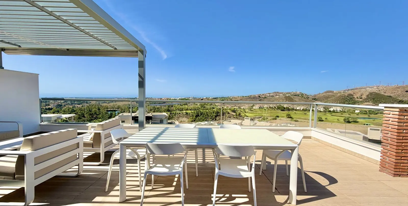 Sale of penthouse in Los Arqueros 1