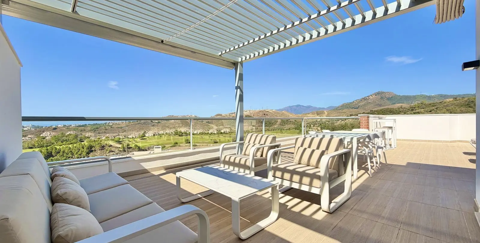 Sale of penthouse in Los Arqueros 2