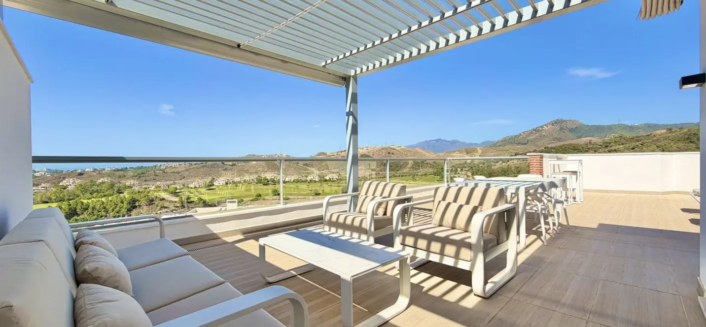Sale of penthouse in Los Arqueros 1