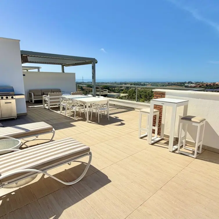Sale of penthouse in Los Arqueros