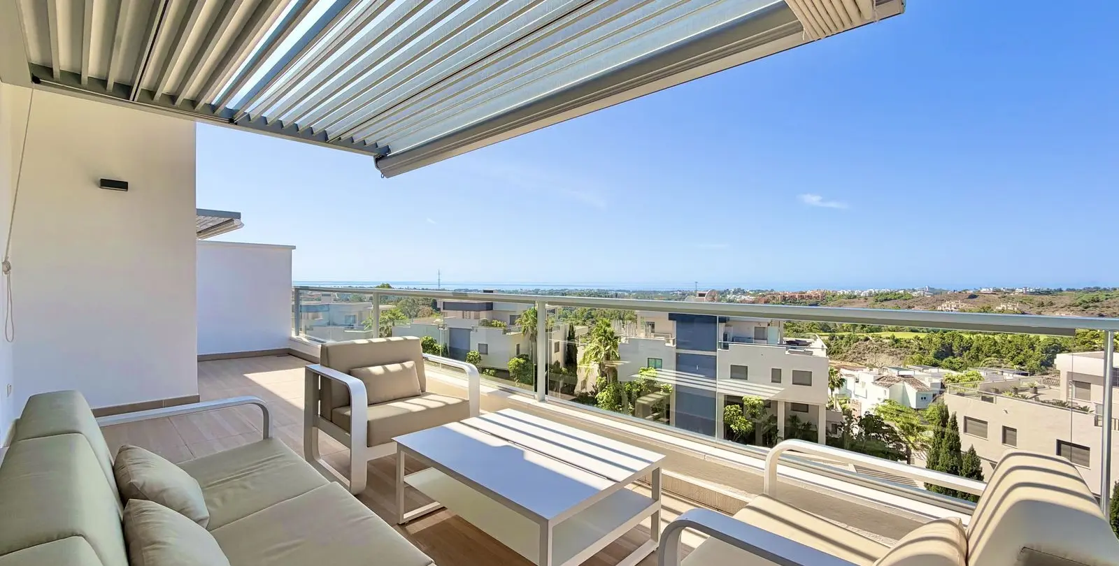 Sale of penthouse in Los Arqueros 13