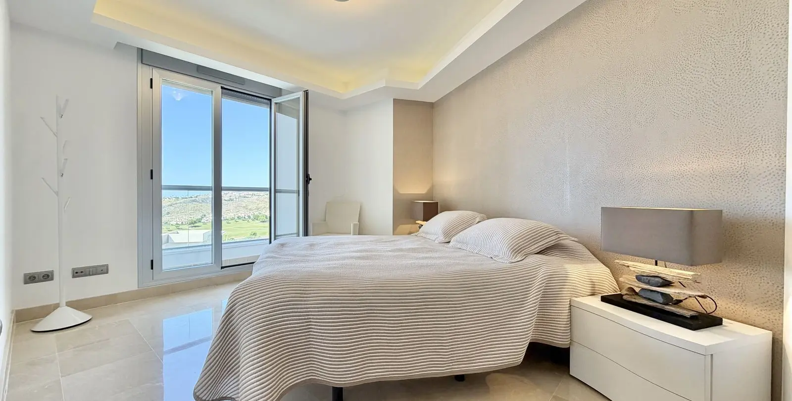 Sale of penthouse in Los Arqueros 15