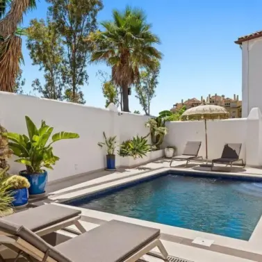 Venta de villa independiente en Selwo