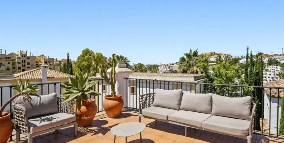 Venta de villa independiente en Selwo 6