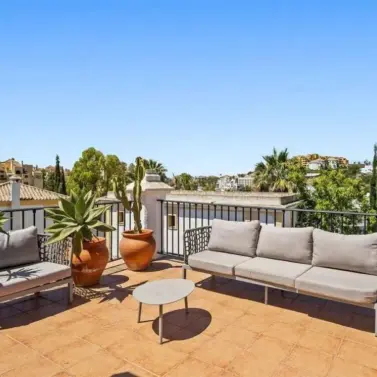 Venta de villa independiente en Selwo