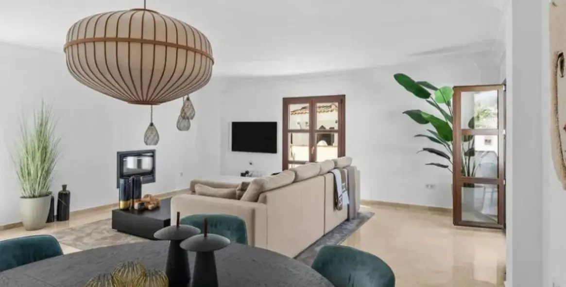 Venta de villa independiente en Selwo 17