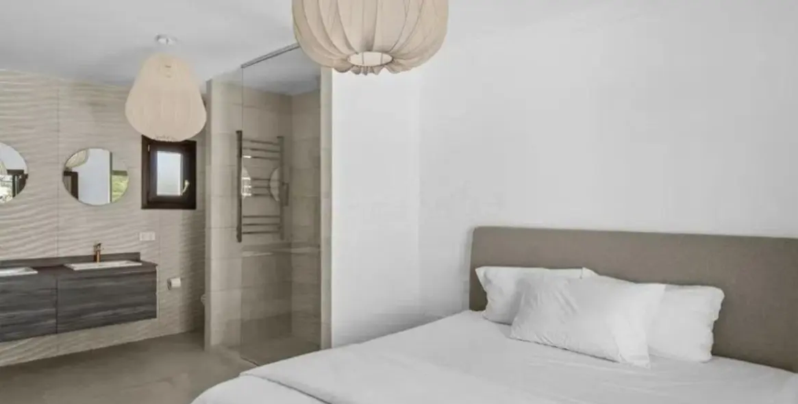 Venta de villa independiente en Selwo 25