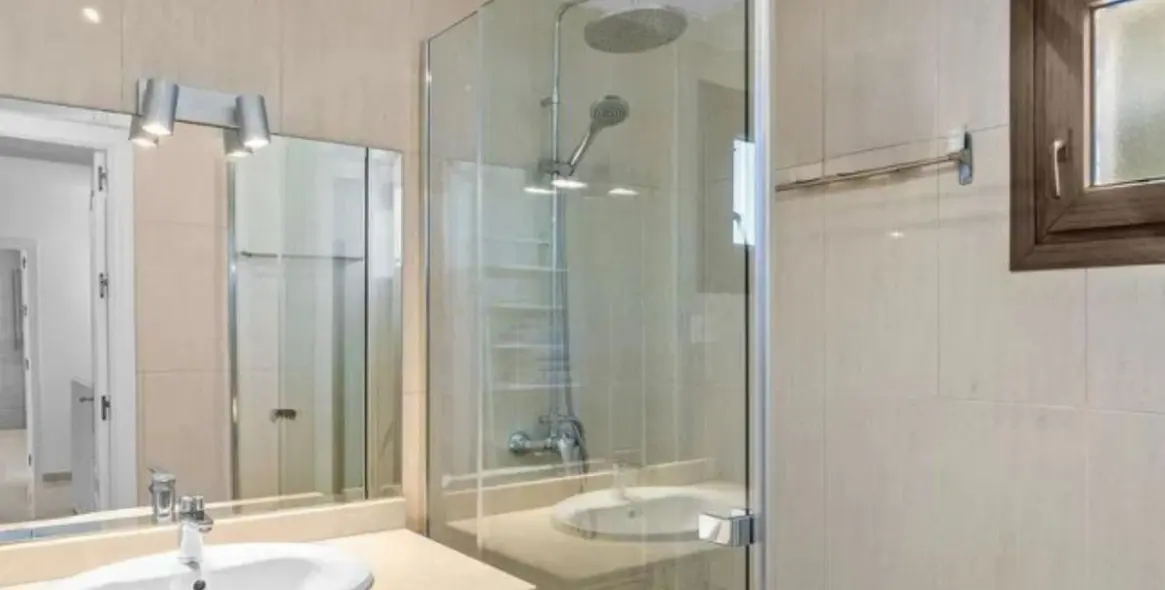 Venta de villa independiente en Selwo 30