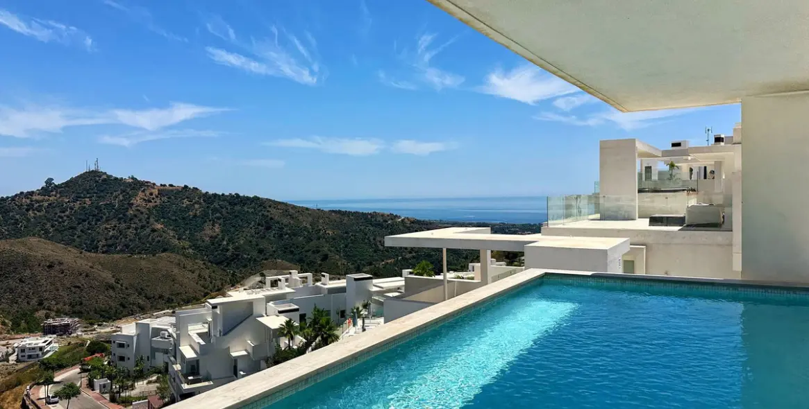 Venta de ático dúplex en Ojén 1