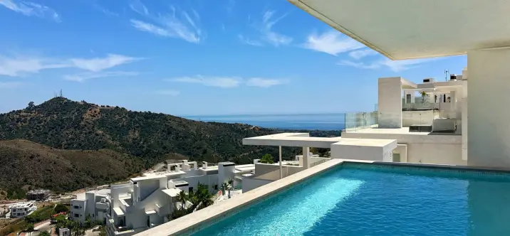 Venta de ático dúplex en Ojén 0