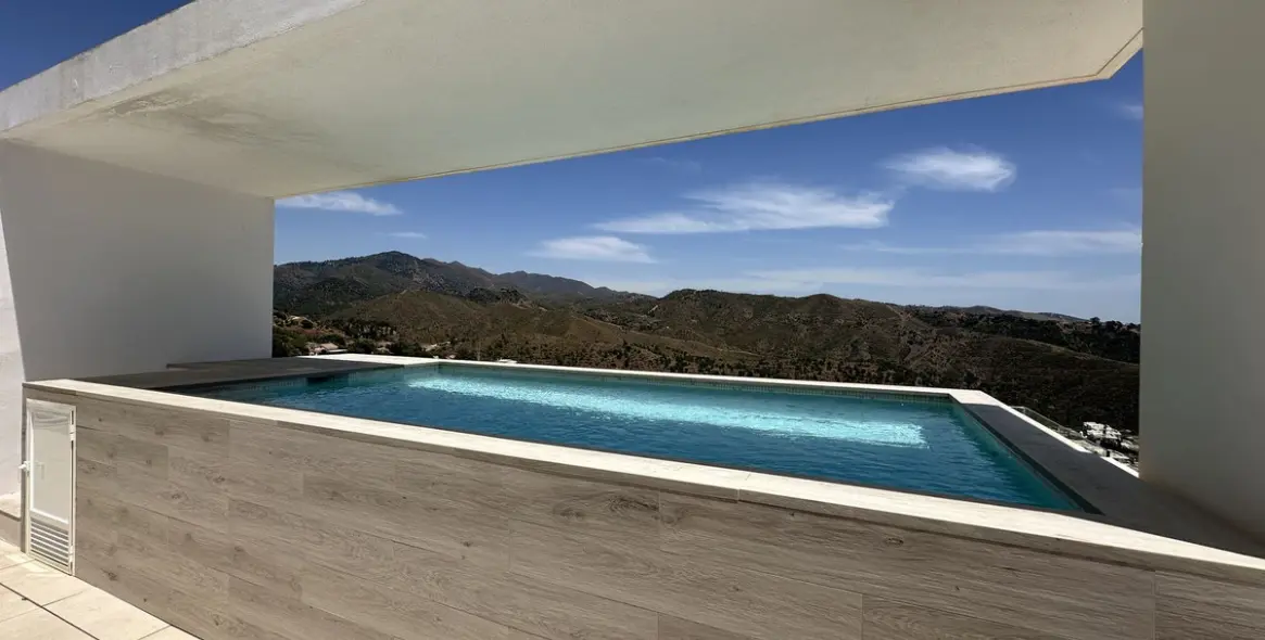 Venta de ático dúplex en Ojén 4