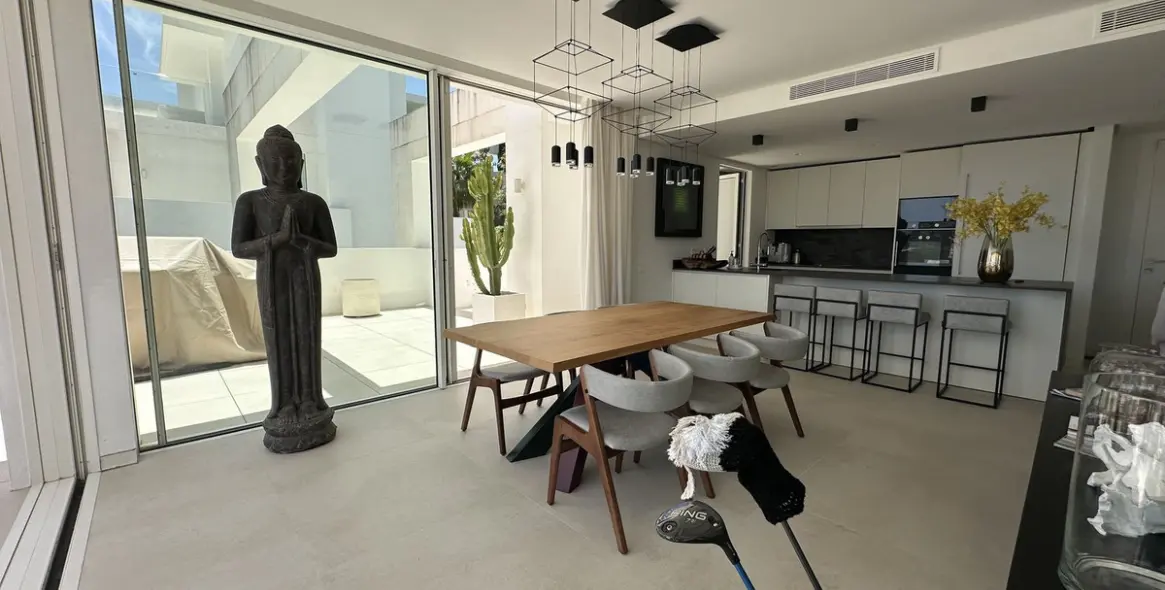 Venta de ático dúplex en Ojén 14