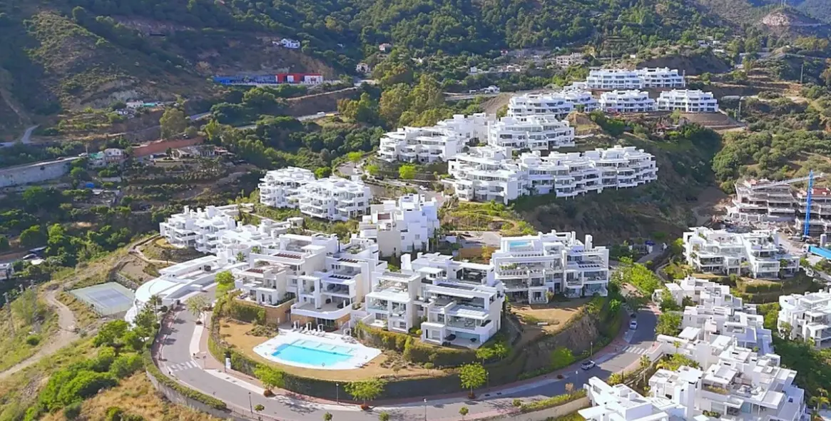 Venta de ático dúplex en Ojén 38