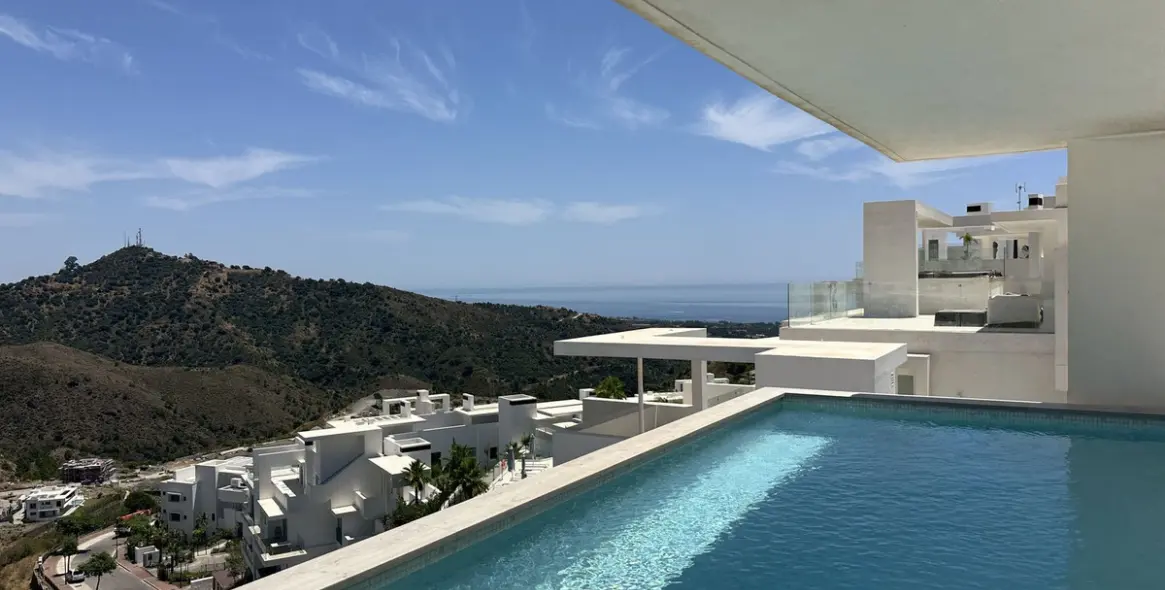 Venta de ático dúplex en Ojén 43