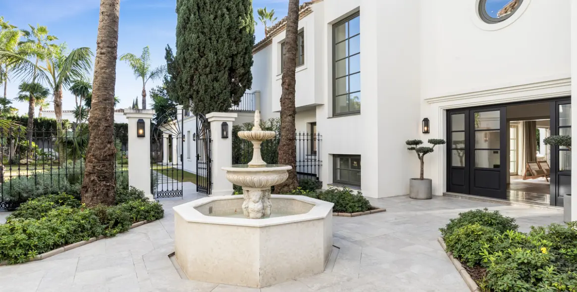 Venta de villa independiente en Nueva Andalucía 2