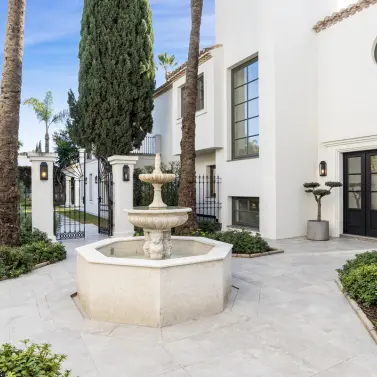 Venta de villa independiente en Nueva Andalucía