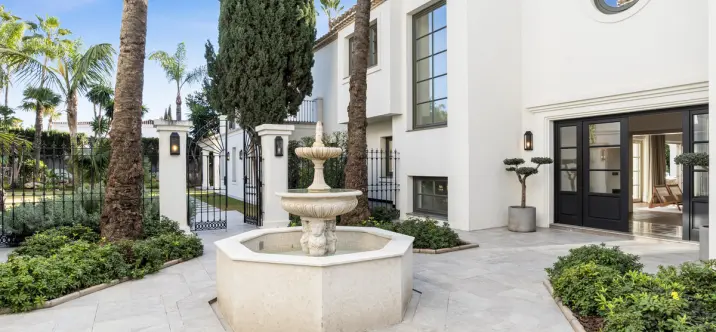Venta de villa independiente en Nueva Andalucía 1