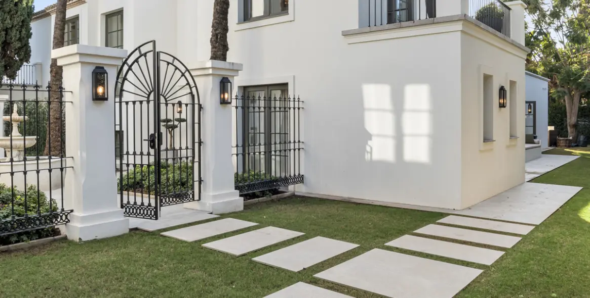 Venta de villa independiente en Nueva Andalucía 3