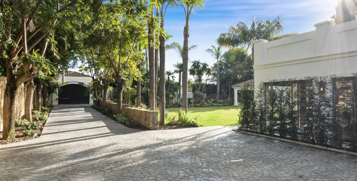 Venta de villa independiente en Nueva Andalucía 4