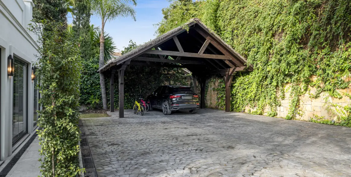 Venta de villa independiente en Nueva Andalucía 5