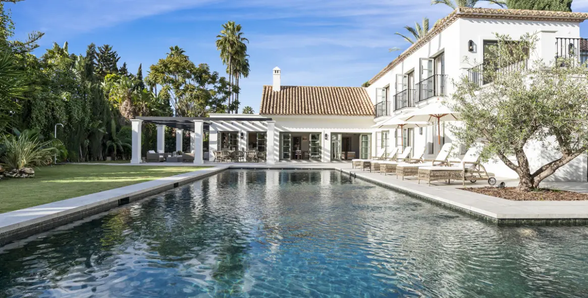 Venta de villa independiente en Nueva Andalucía 11