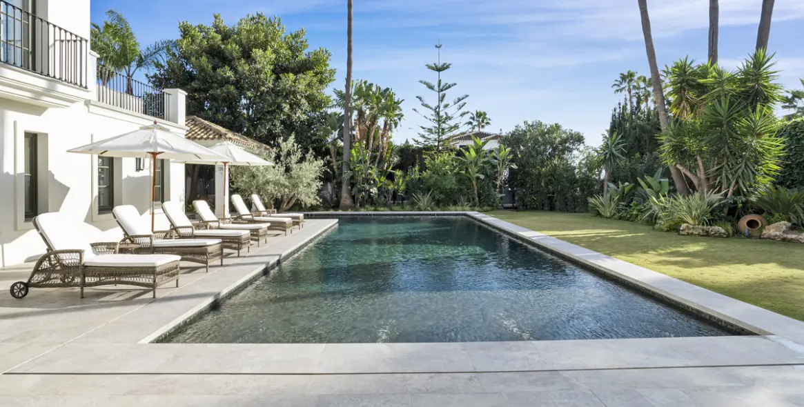 Venta de villa independiente en Nueva Andalucía 12